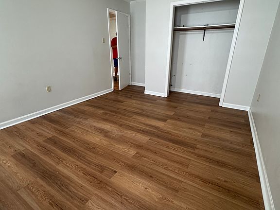 3rd image of 331 Misty Creek Dr