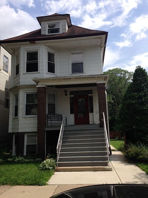 1st image of 2545 W Ainslie St APT 2