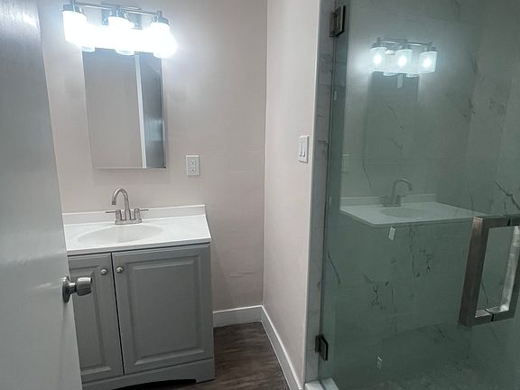 5th image of 611 E Kelso St
