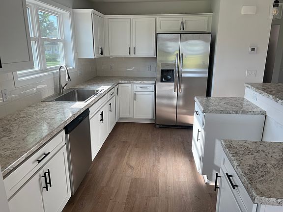 4th image of 500 Leavens Ave