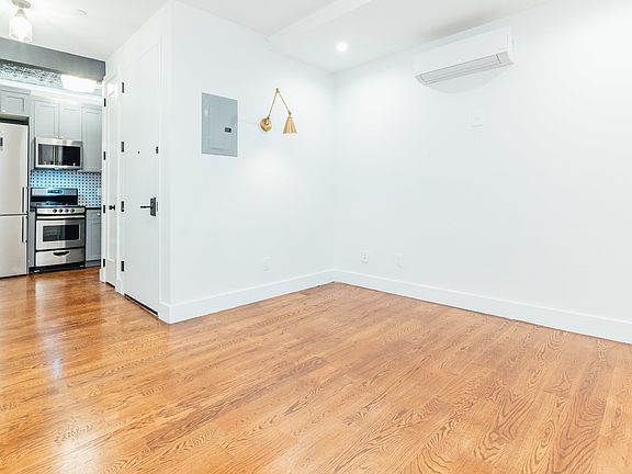 3rd image of 228 Manhattan Ave #2E