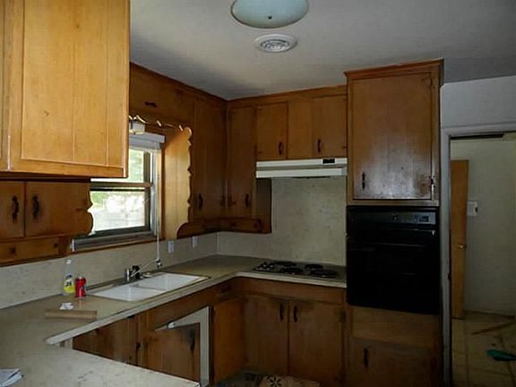 3rd image of 5620 Wessex Ave