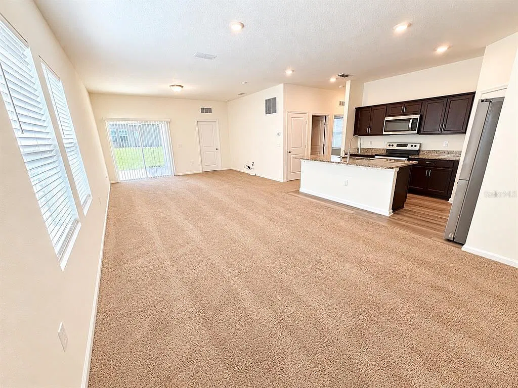 3 bed, 2.0 bath, 2156 sqft, $2,150 — Photo 3