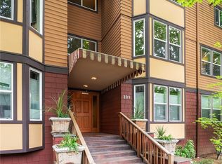 209 N 39th St APT 202, Seattle, WA 98103