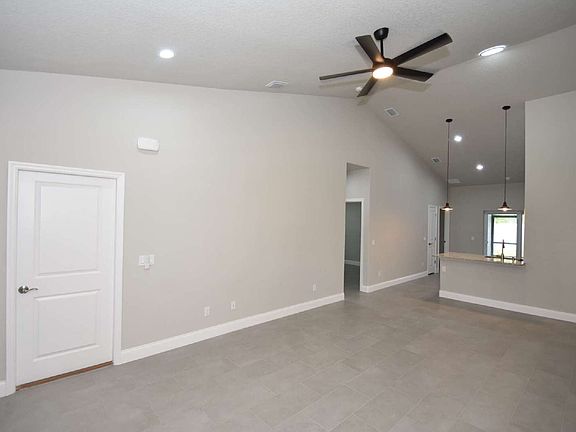 4th image of 17 Ryapple Ln Unit A