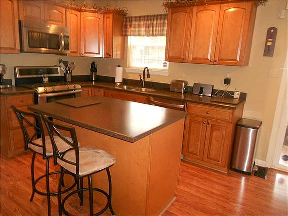 5th image of 8021 Saddlewood Dr