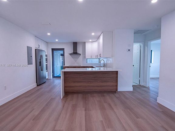 5th image of 6811 Thomas St