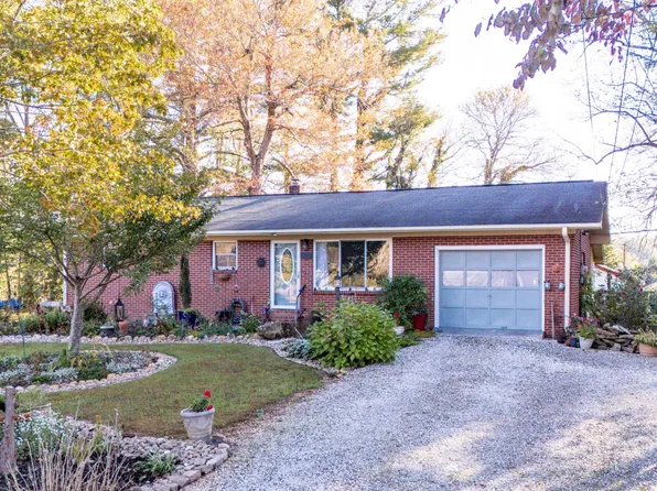 123 Sunset Hill Dr, Etowah, NC 28729