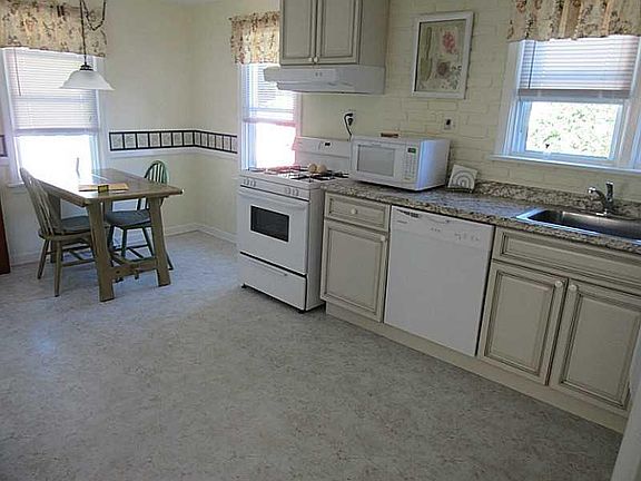 3rd image of 908 Wyoming Ave