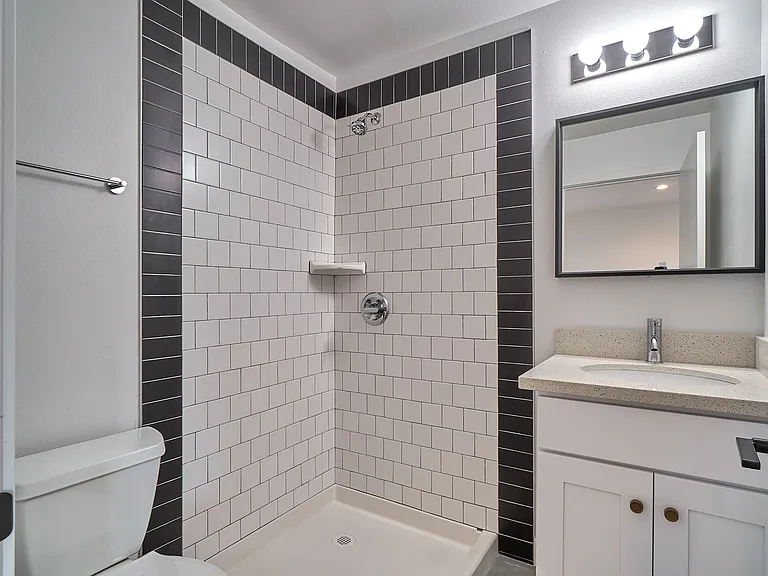 152 S Serrano Ave — Photo 24