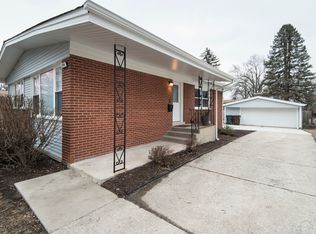 830 W Westwood Dr, Glenwood, IL 60425