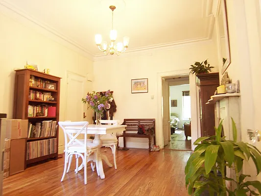 Rented by Ian Shapolsky Real Estate | media 25