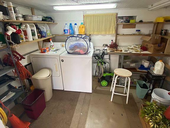 5th image of 1044 W Virginia Dr