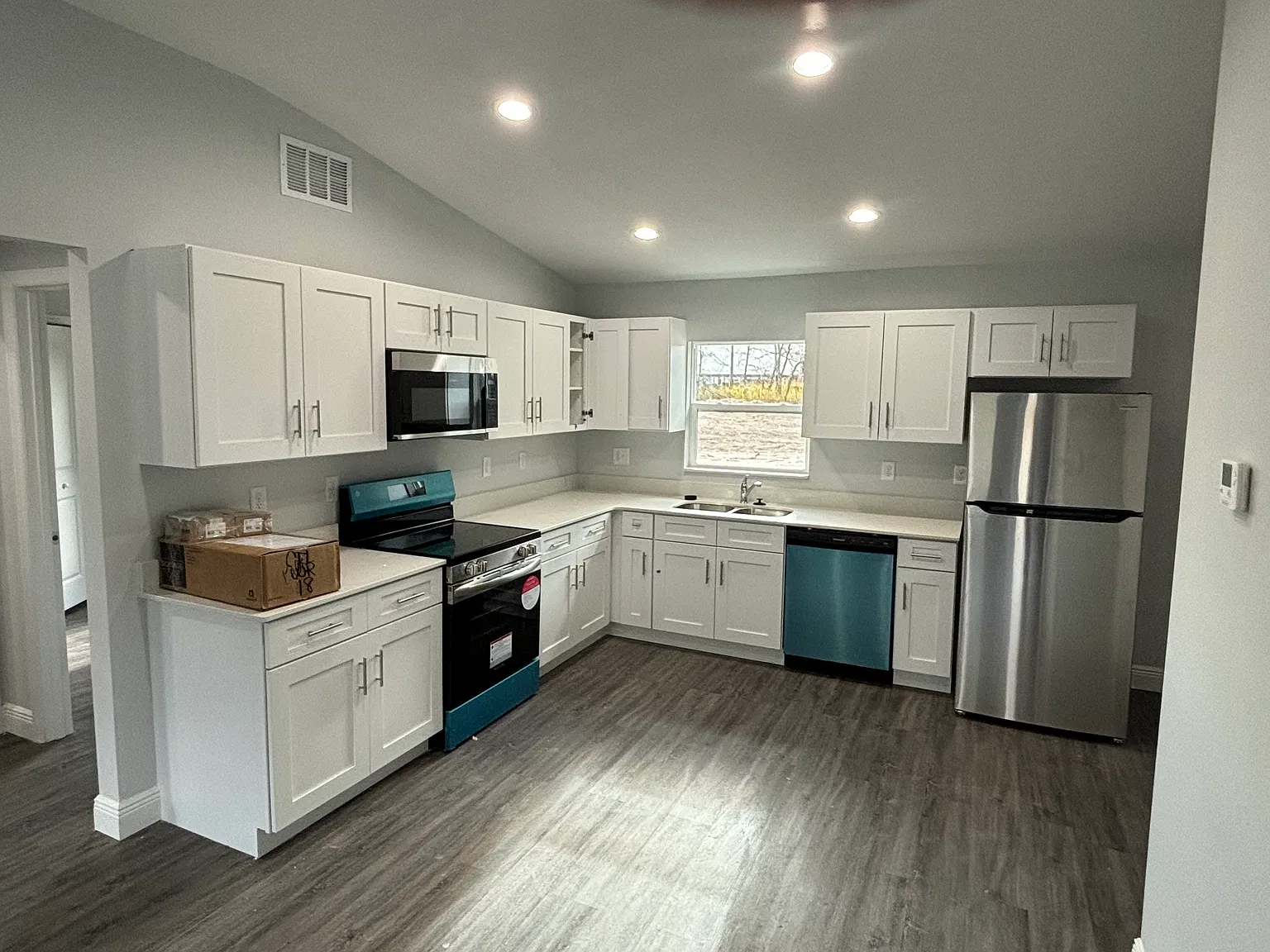 3 bed, 1006 sqft, $1,495 — Photo 2