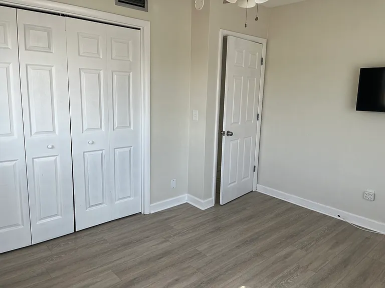 2303 Bay Blvd #2 — Photo 24