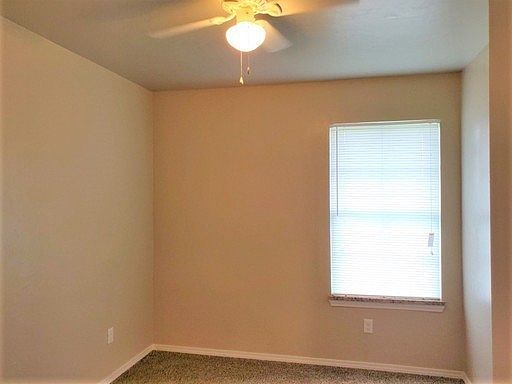 4th image of 2442 NW 39th St #201