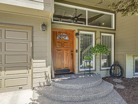 2nd image of 853 NW 20th Ave