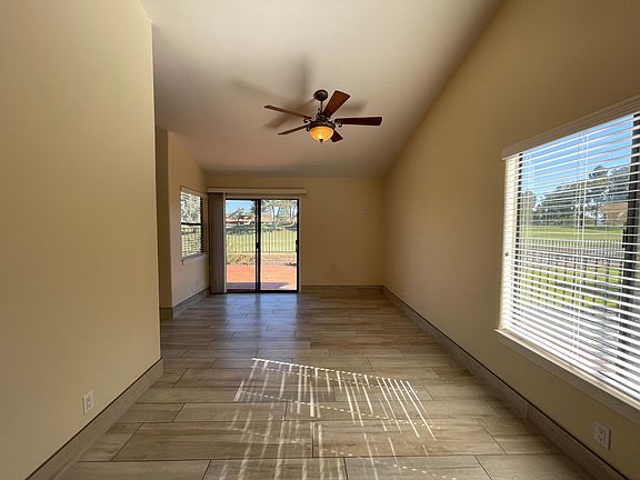 NOOK OR SECOND LIVING AREA