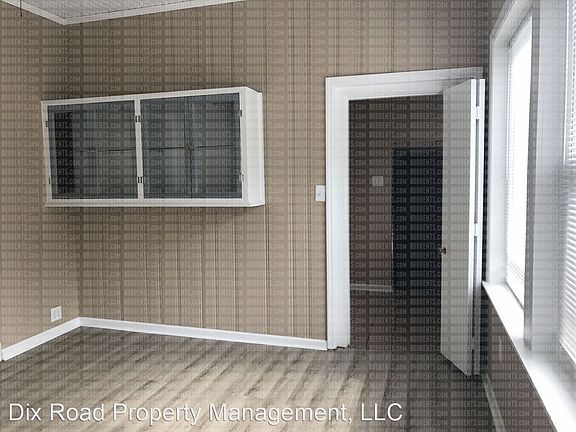 4th image of 2902 Central Ave