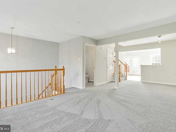 3rd image of 1121 Lindsay Ln