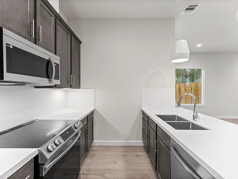 5905 Haring Ln — Photo 6