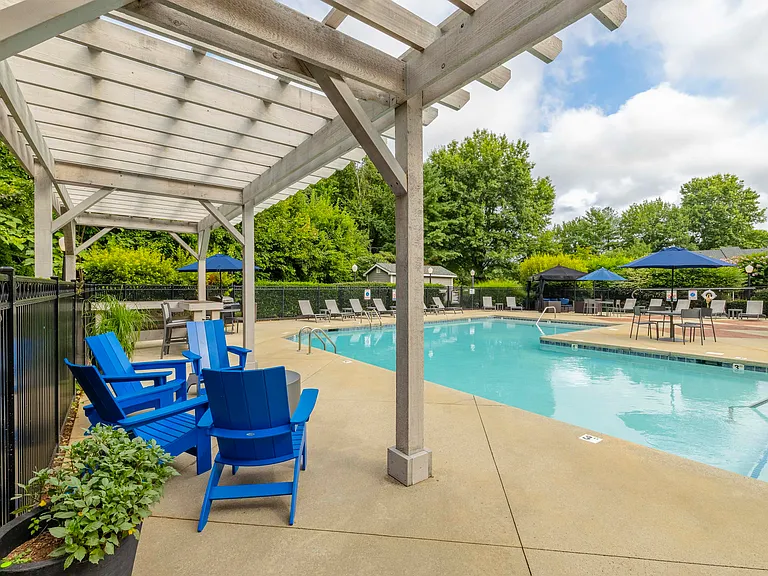 Cambridge Park Apartments Resort Style Swimming Pool