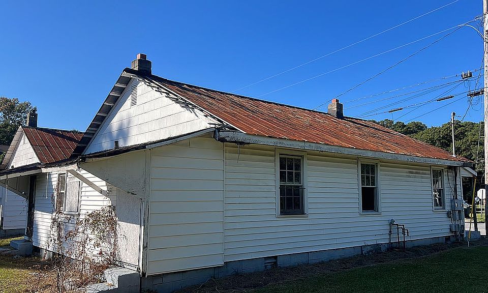 2nd image of 401 Deck St #403