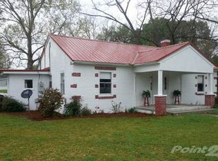 932 White Ave, Graceville, FL 32440