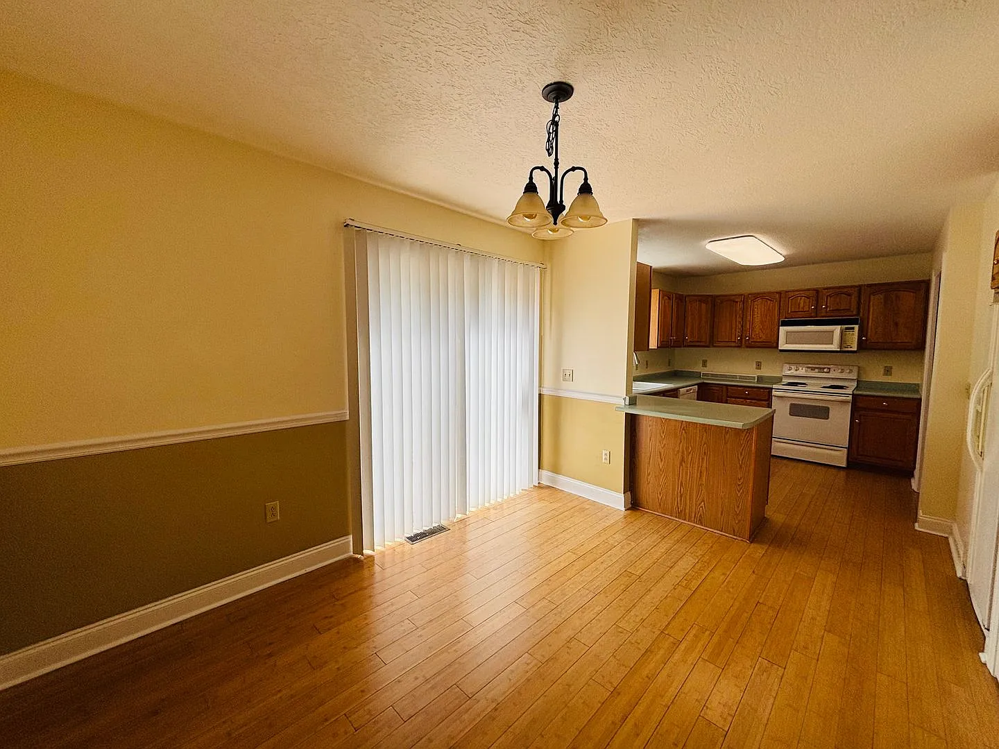 3 Bedroom 3.5 Half Bath Townhouse — Photo 4