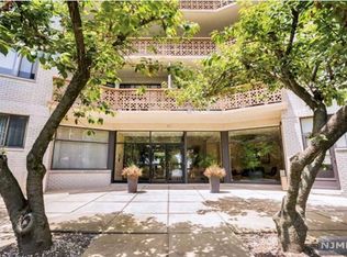 1375 River Rd #3D, Edgewater, NJ 07020