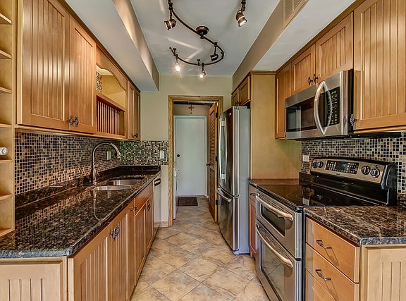 4th image of 328 Carthage Ct Unit B