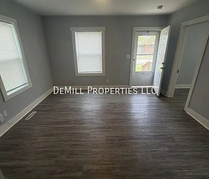 1126 W Hamilton St — Photo 5