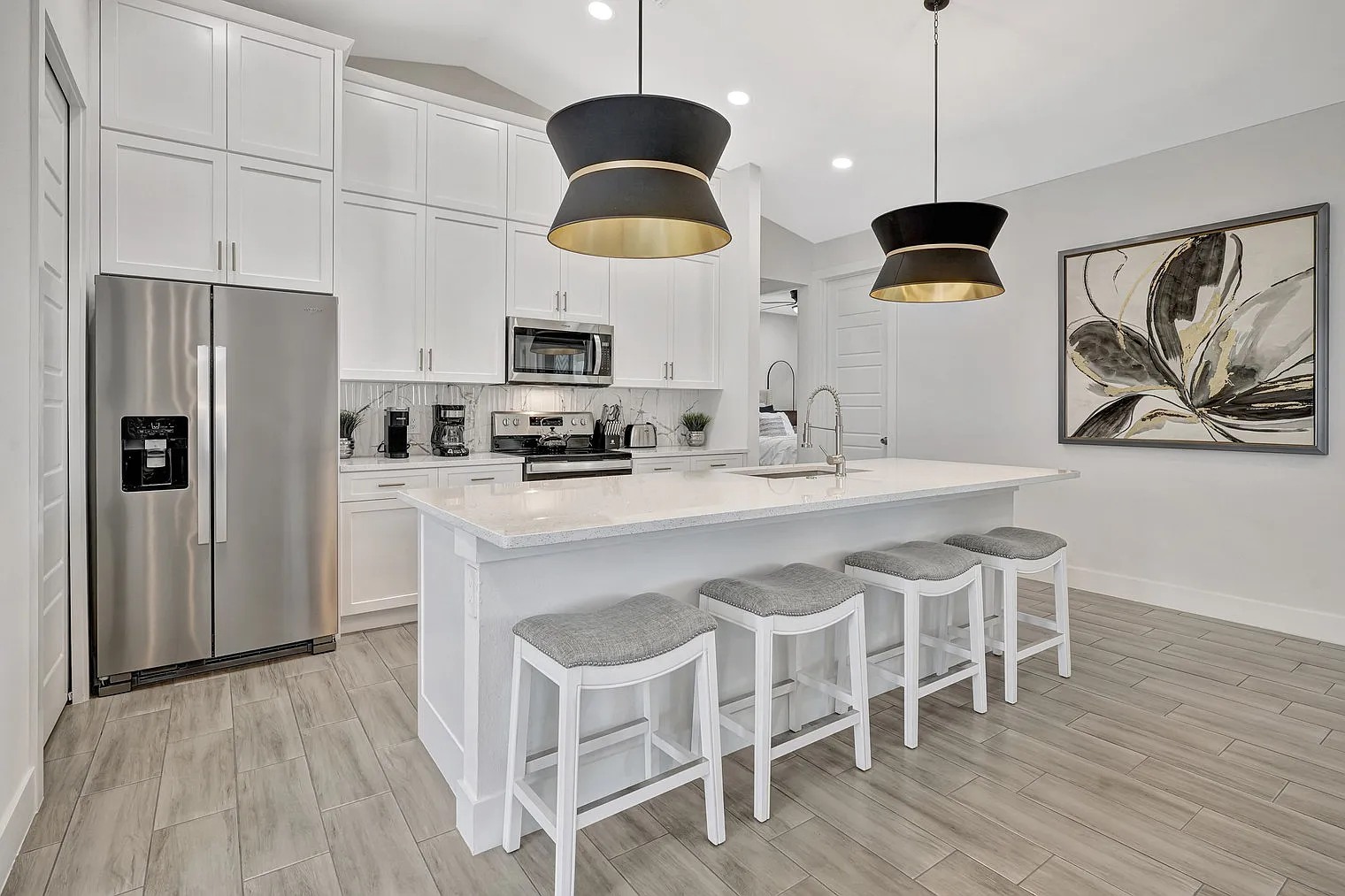4 bed, 2.0 bath, 1786 sqft, $7,877 — Photo 2