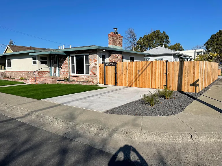 481 McKnight Ln — Photo 2