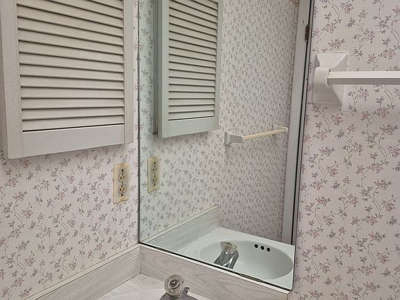 5th image of 2448 Arden Dr