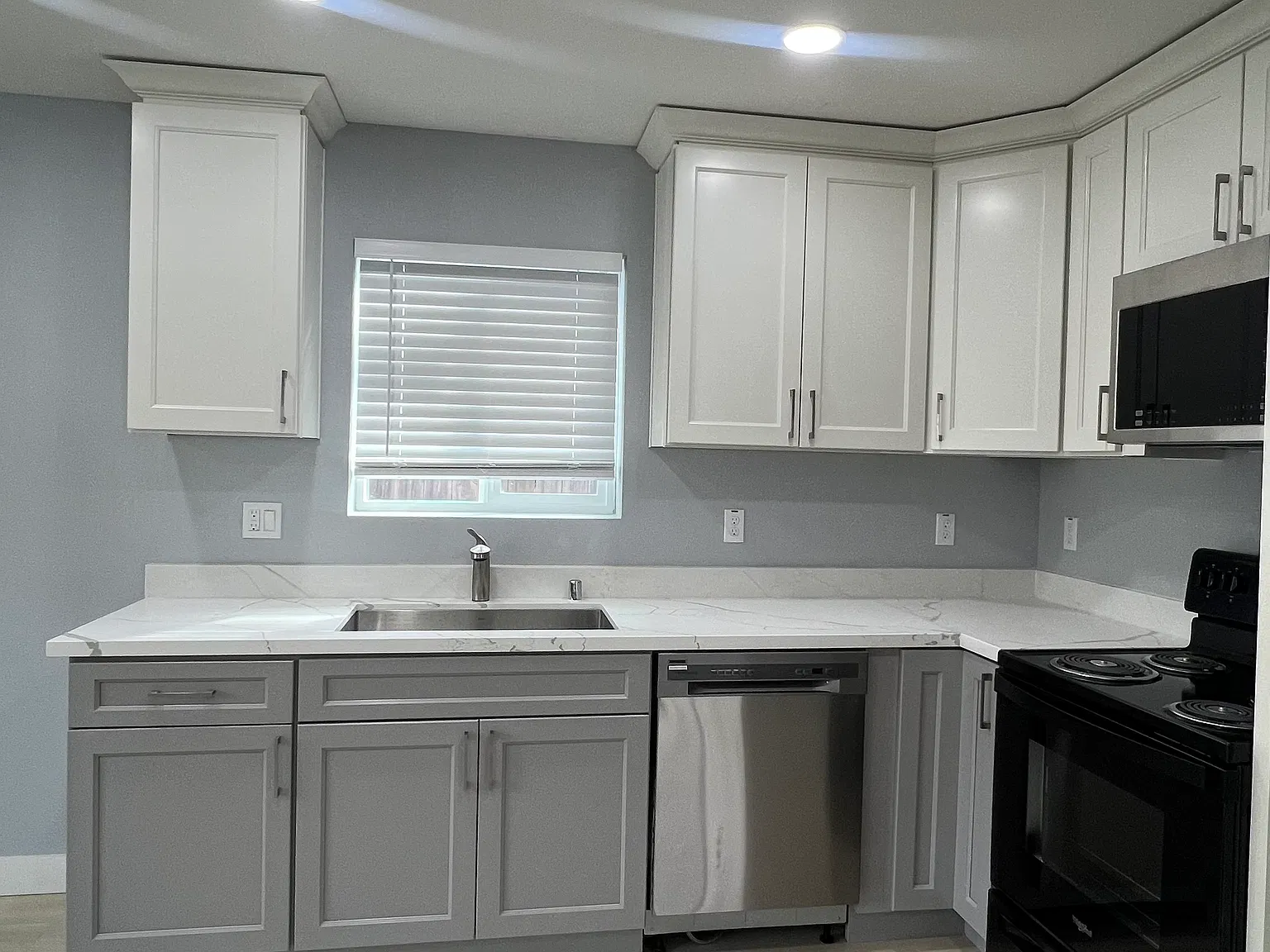 3 bed, 2.5 bath, $2,600 — Photo 2