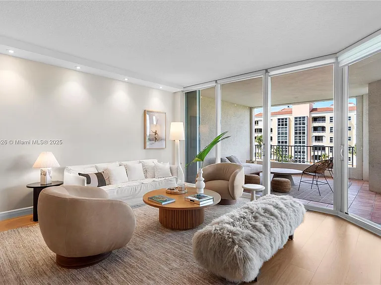 705 Crandon Blvd #405 — Photo 9