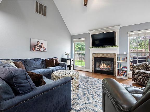 3rd image of 219 Dawn Dr