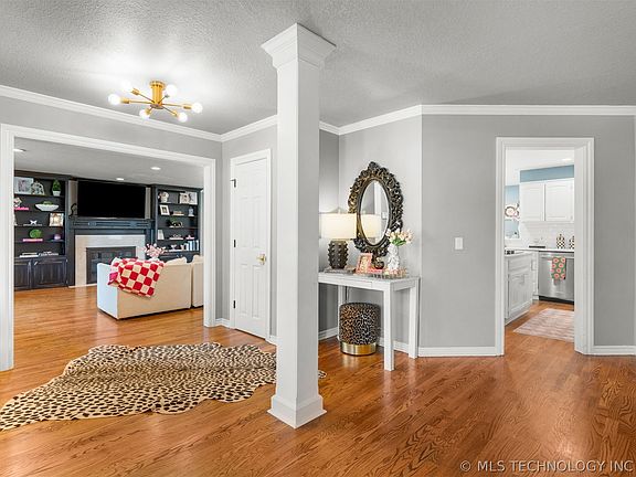 3rd image of 505 E Ocala St