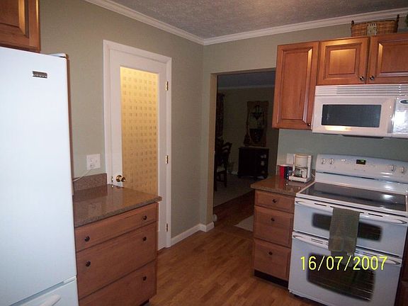 3rd image of 410 Hillrise Dr