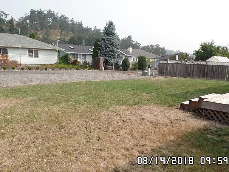 942 E Willow St — Photo 17