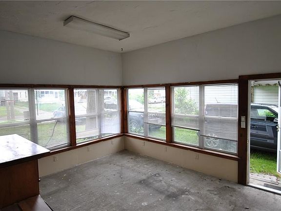 3rd image of 130 Spruce St