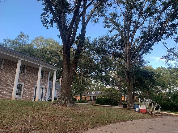 4th image of 120 Trail Hollow Ln
