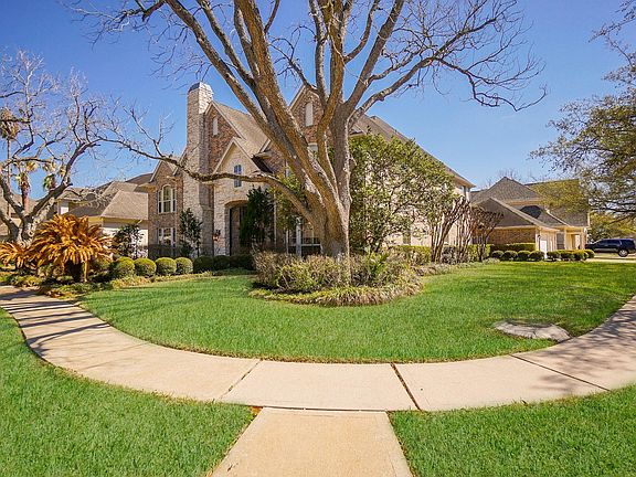 2nd image of 10 Baileys Place Ct