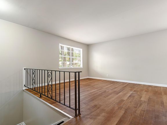 4th image of 2321 Stonewood Dr