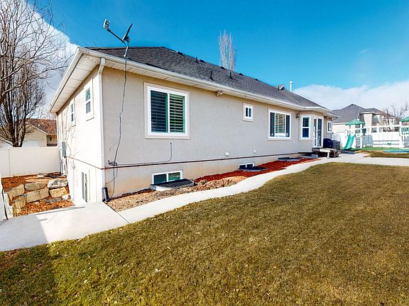 4th image of 9730 N Dorchester Dr W