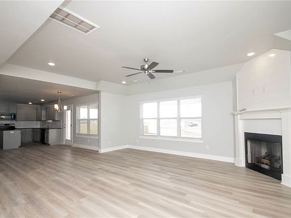 3rd image of 206 Phyllis Farm Rd