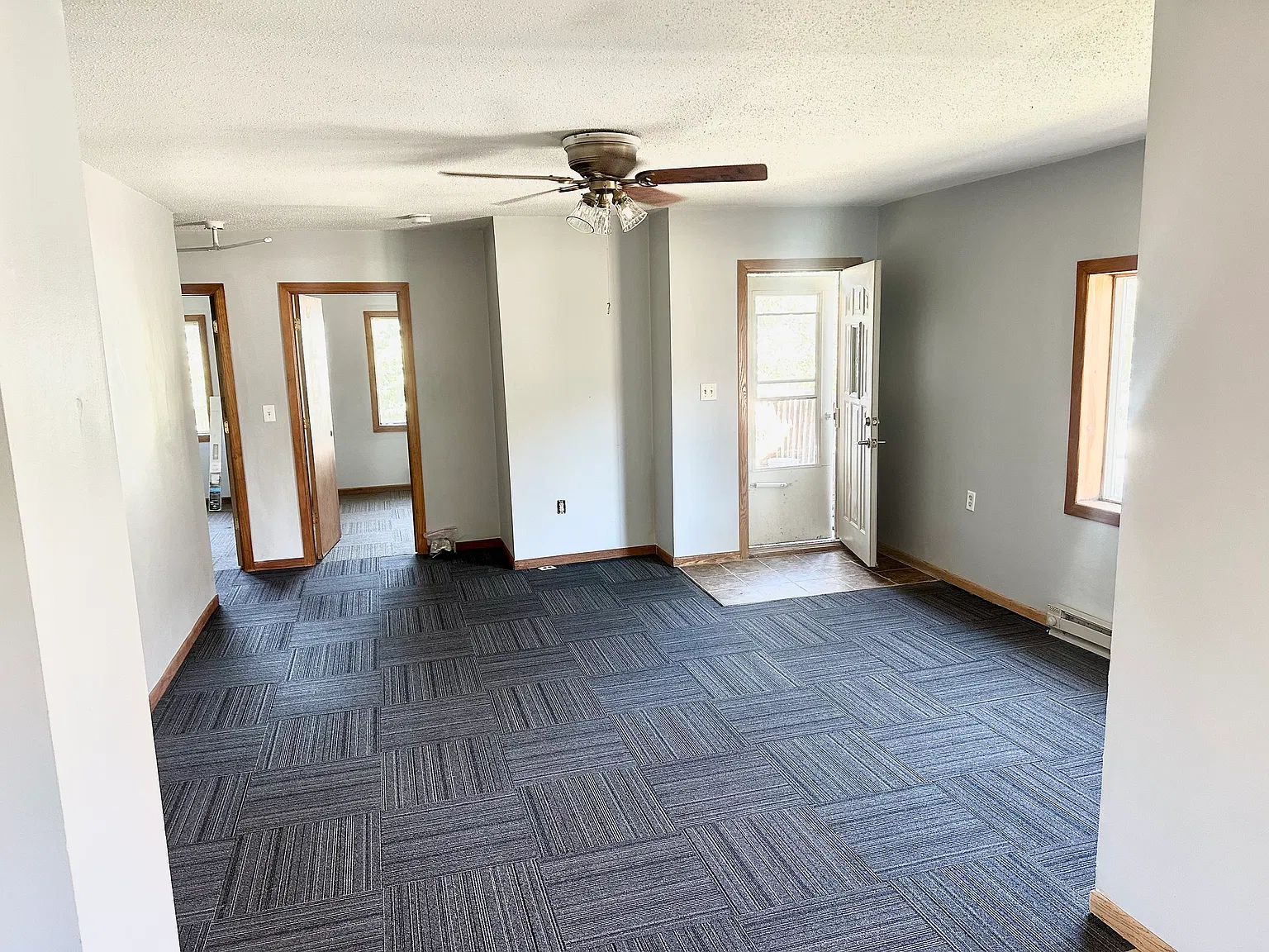 3 bed, 1055 sqft, $2,200 — Photo 4