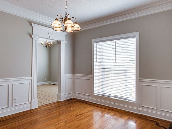 5th image of 3909 Henricks Hill Dr