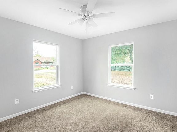 5th image of 305 Park St